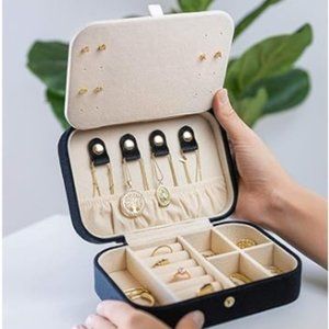 Benevolence LA Plush Velvet Travel Jewelry Storage Box - Ebony